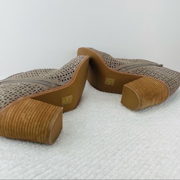 Jeffrey Campbell Medera Ankle Boot Size 11 Tan Laser-Cut Suede Block Heel Bootie - Picture 8 of 16